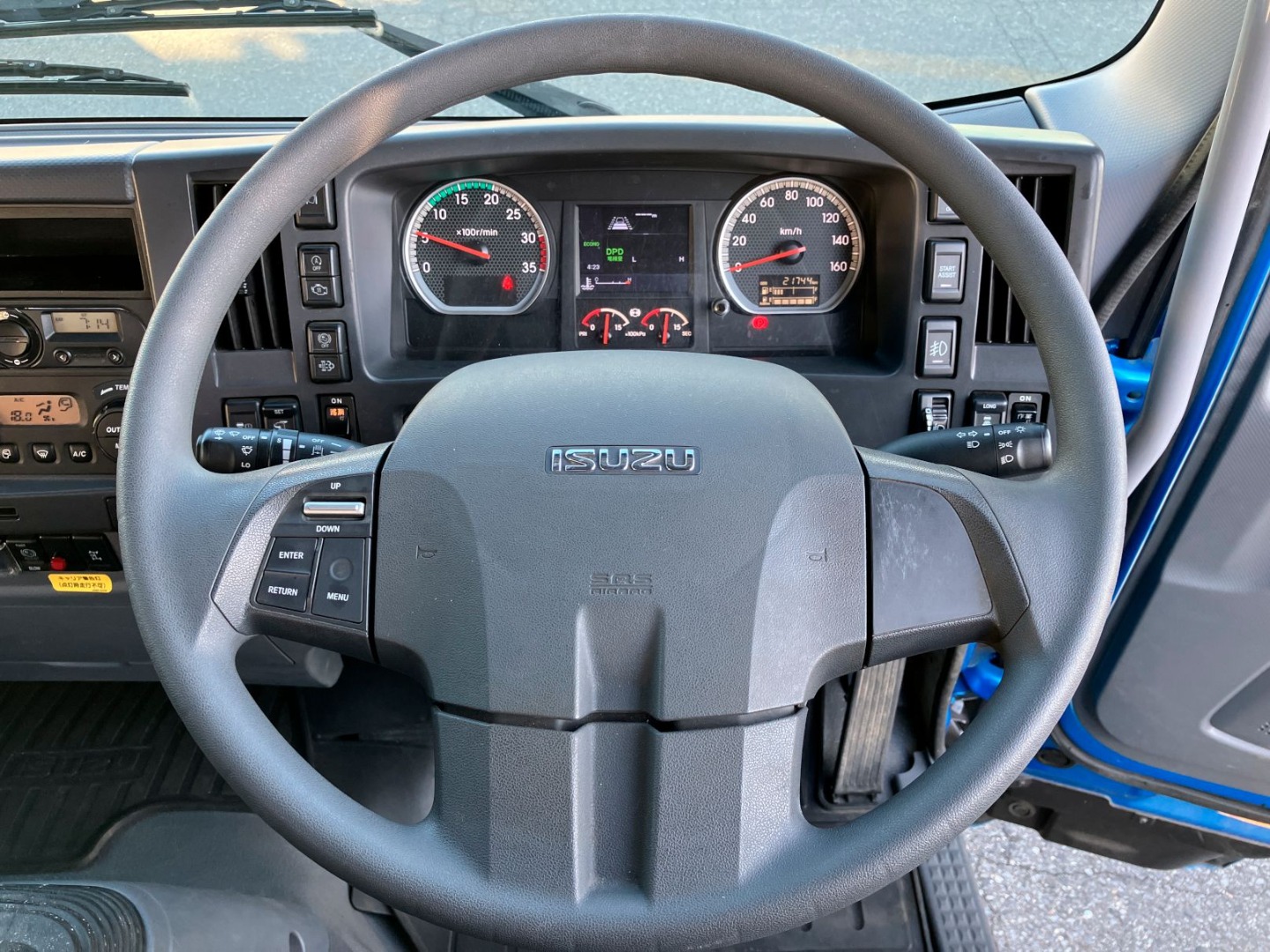 メーター周りの状態です。ハンドルにスレがあります|いすゞ フォワード 2RG-FRR90S2(2WD)の写真22