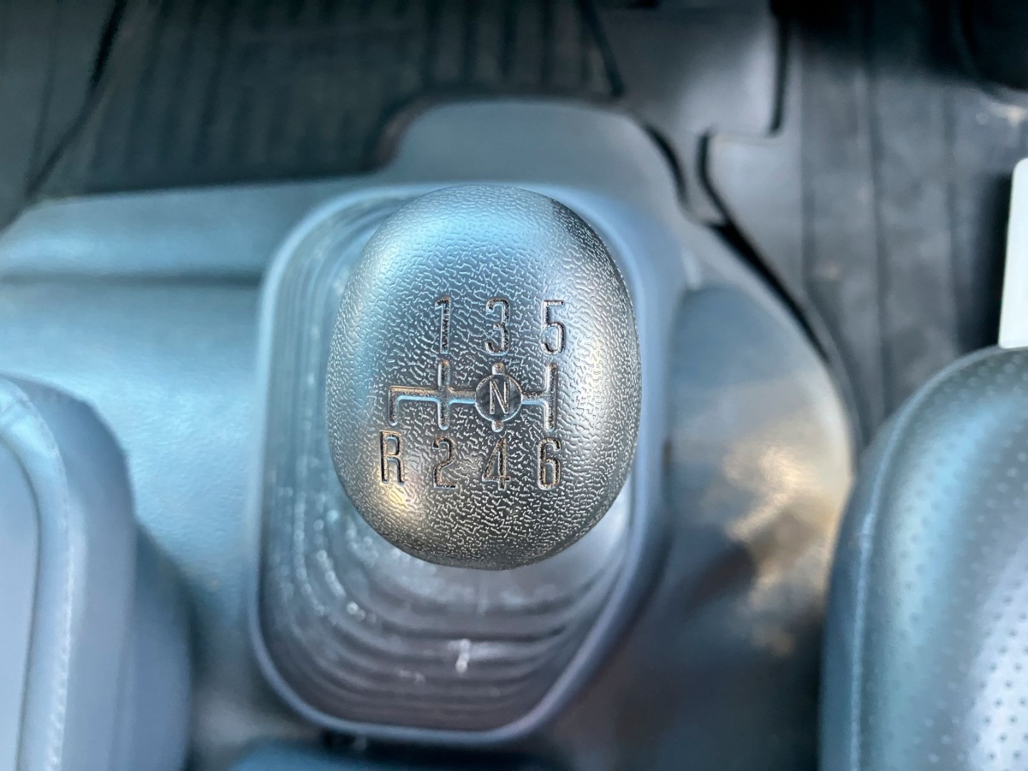 6速マニュアルです。|いすゞ フォワード 2RG-FRR90S2(2WD)の写真24