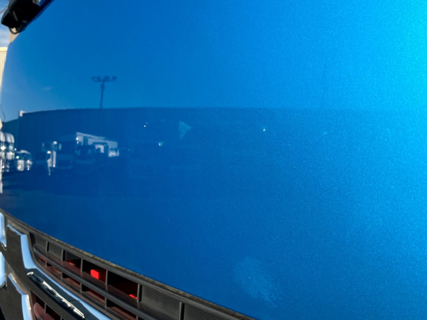 フロントパネルに少し飛び石・タッチアップ跡があります。|いすゞ フォワード 2RG-FRR90S2(2WD)の写真29