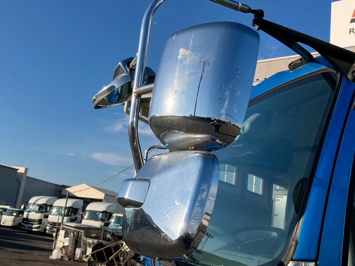 助手席側ミラーカバーに擦れキズがあります。|いすゞ フォワード 2RG-FRR90S2(2WD)の写真30