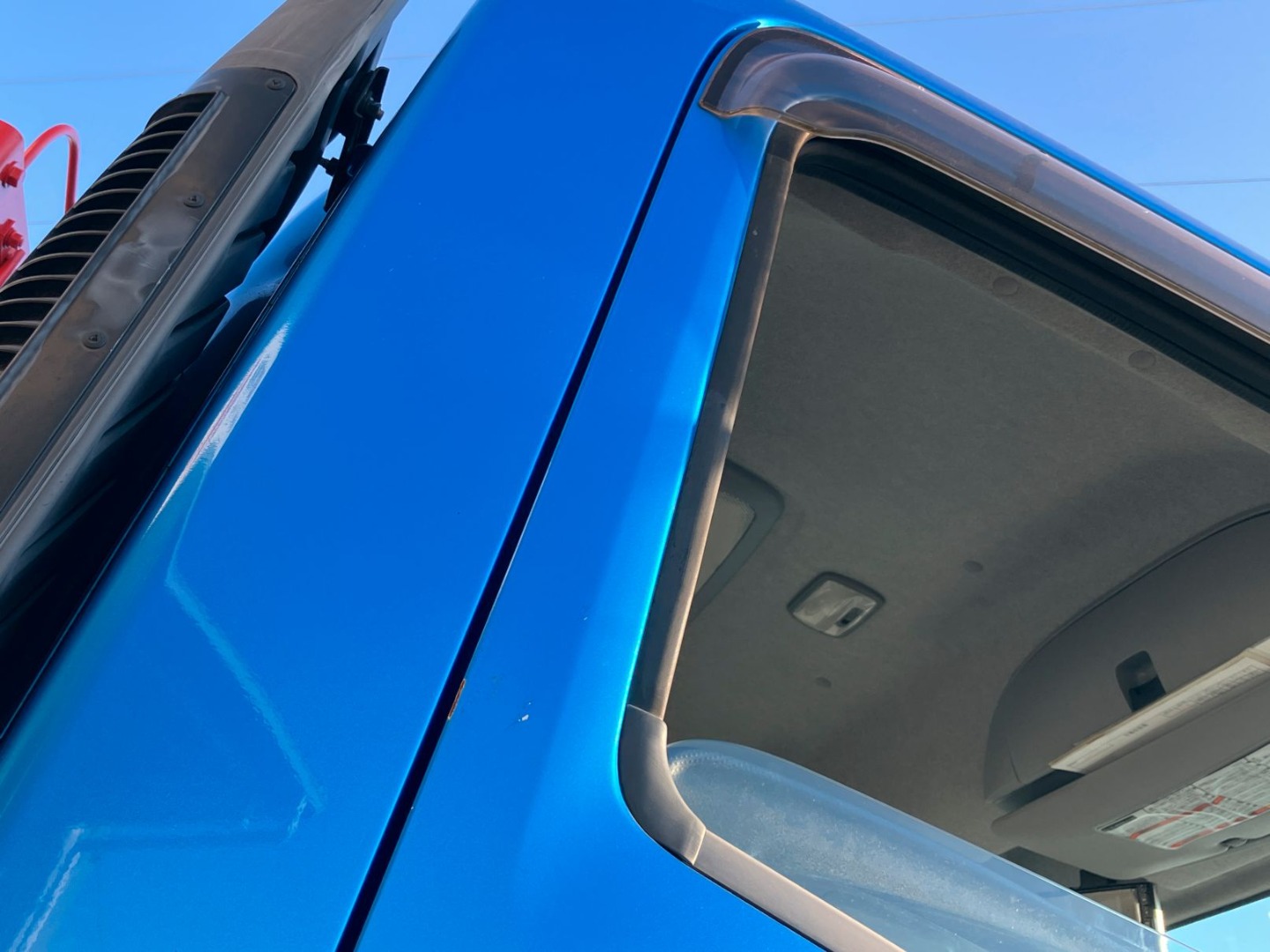 運転席側ドア端に小傷があります。|いすゞ フォワード 2RG-FRR90S2(2WD)の写真36