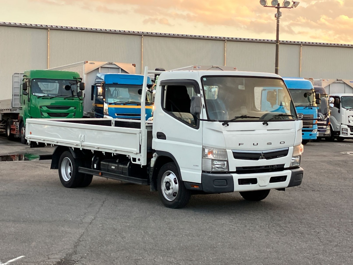 三菱 キャンター TPG-FEB50(2WD)の写真2