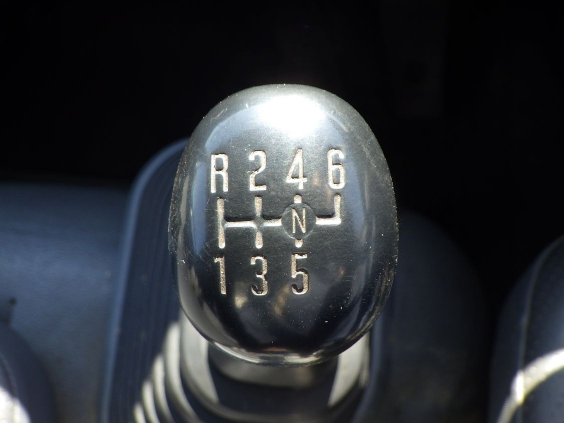 MT6速です。|いすゞ フォワード TKG-FRR90S1(2WD)の写真14