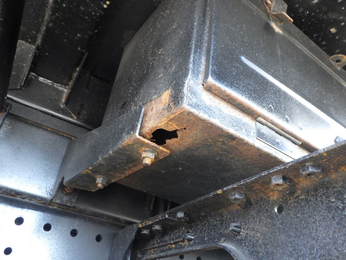 工具箱に腐食・穴があります。|いすゞ フォワード TKG-FRR90S1(2WD)の写真35
