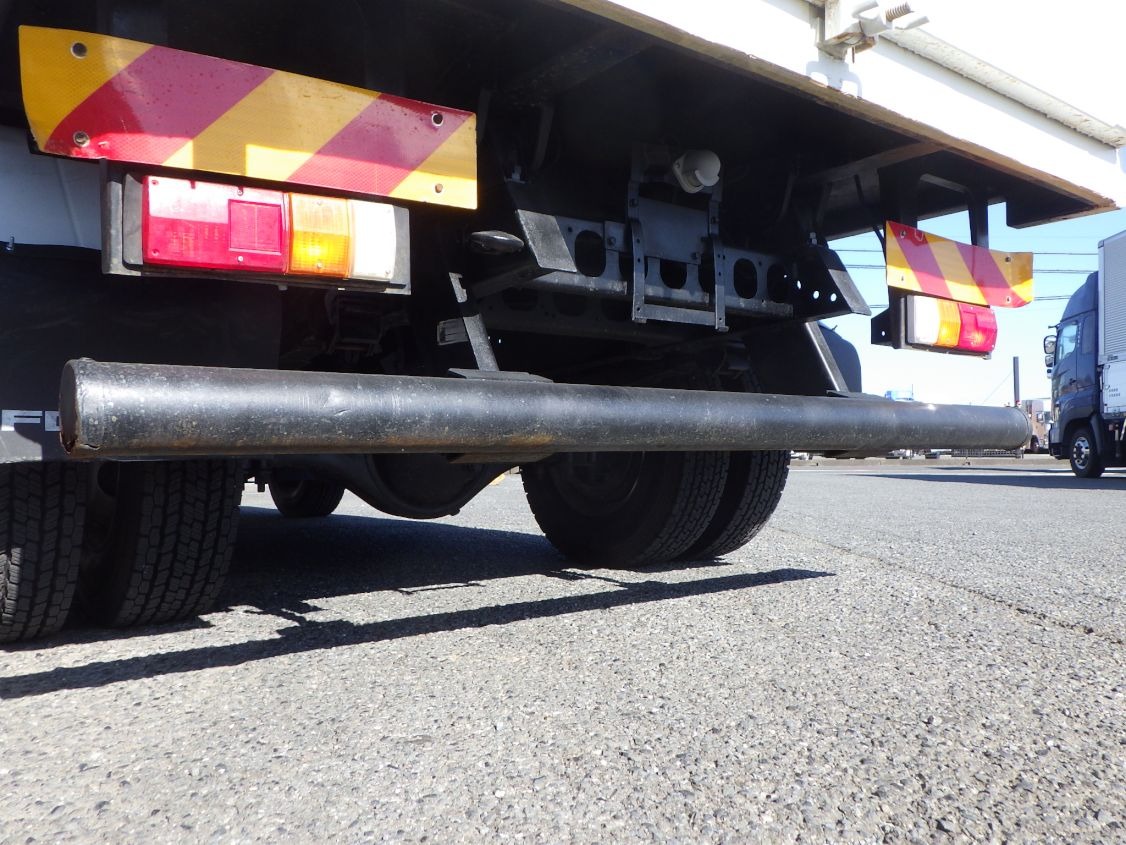 リヤバンパーにキズ・サビがあります。|いすゞ フォワード TKG-FRR90S1(2WD)の写真40