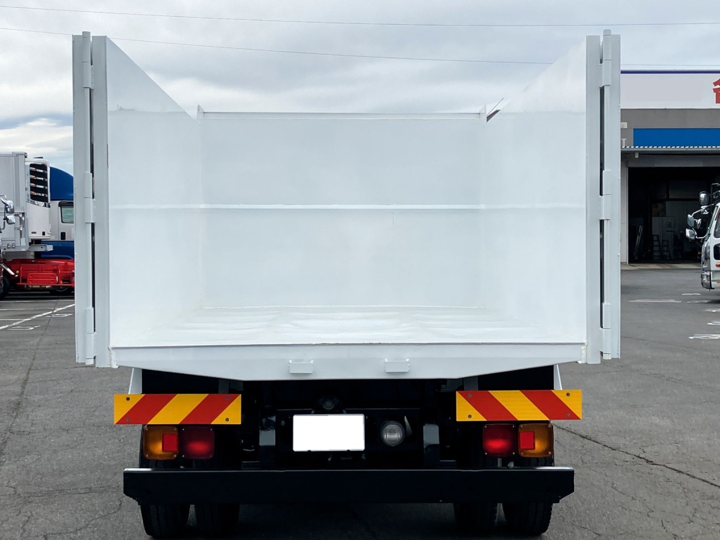 荷台全体の状態です。|日野 レンジャー TKG-FC9JCAP(2WD)の写真8