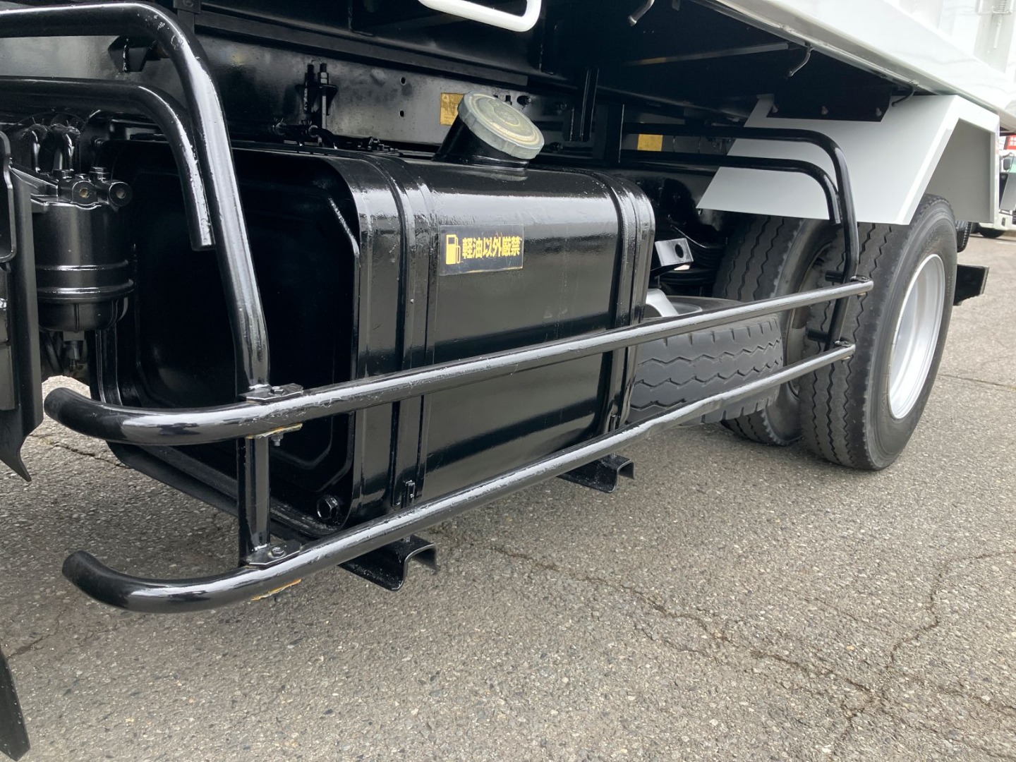 左右サイドバンパーに少し曲がり・サビ跡があります。|日野 レンジャー TKG-FC9JCAP(2WD)の写真24