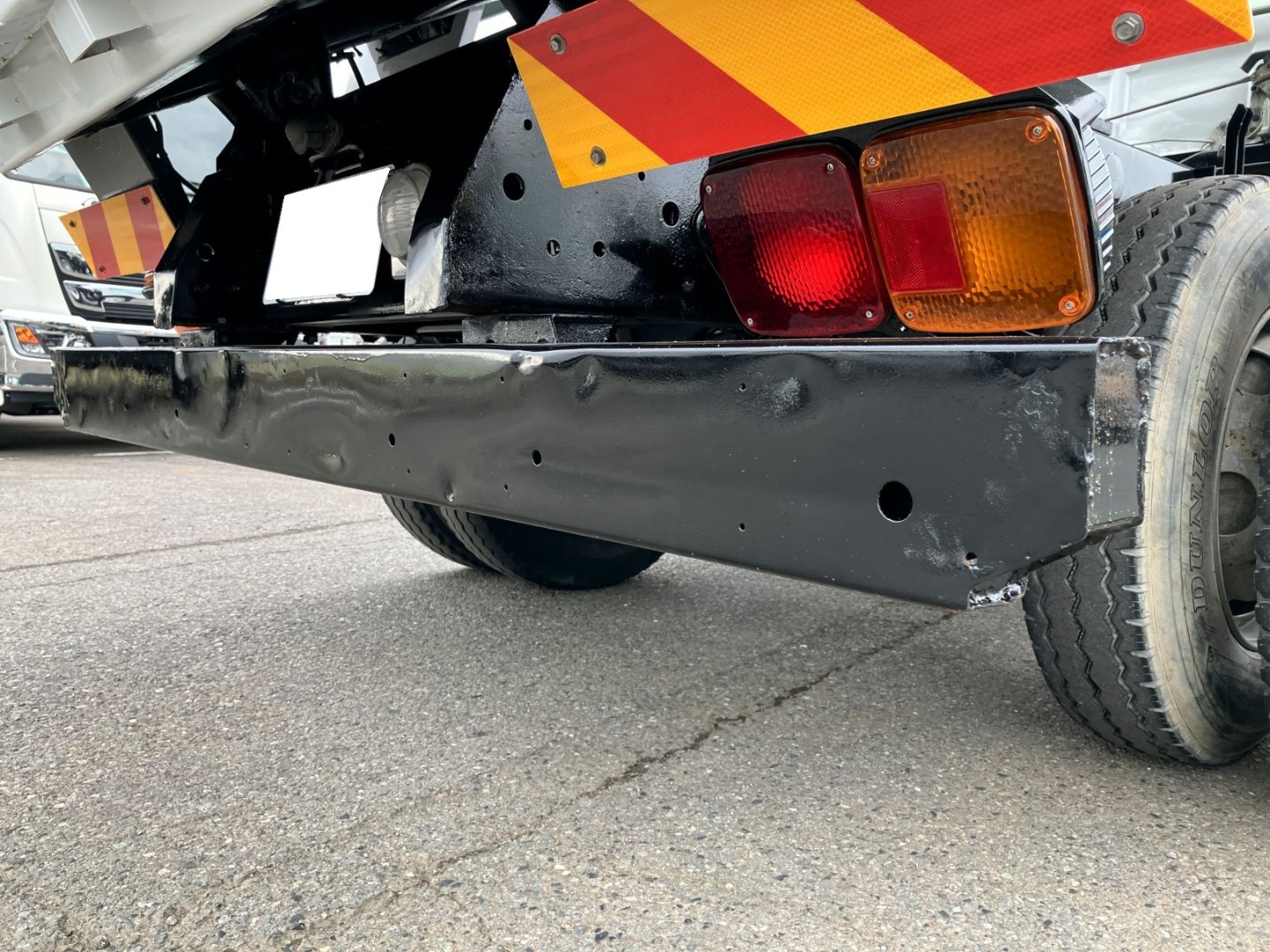 リヤバンパーに少し凹み・サビ跡があります。|日野 レンジャー TKG-FC9JCAP(2WD)の写真30
