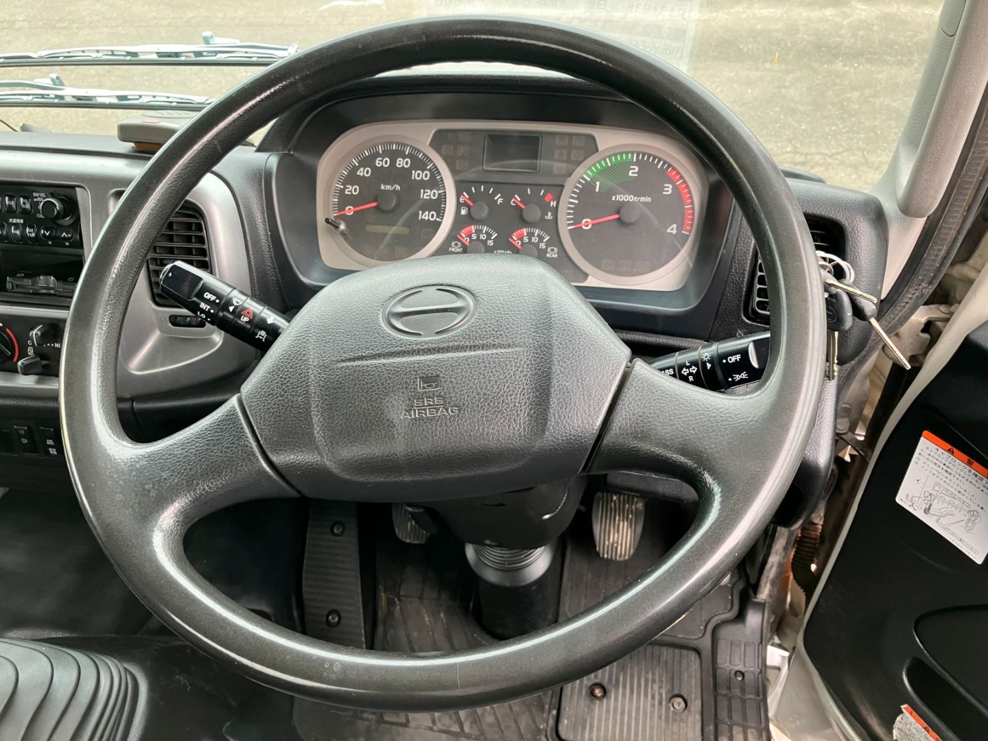 メーター周りの状態です。ハンドルにスレがあります|日野 レンジャー TKG-FC9JCAP(2WD)の写真35