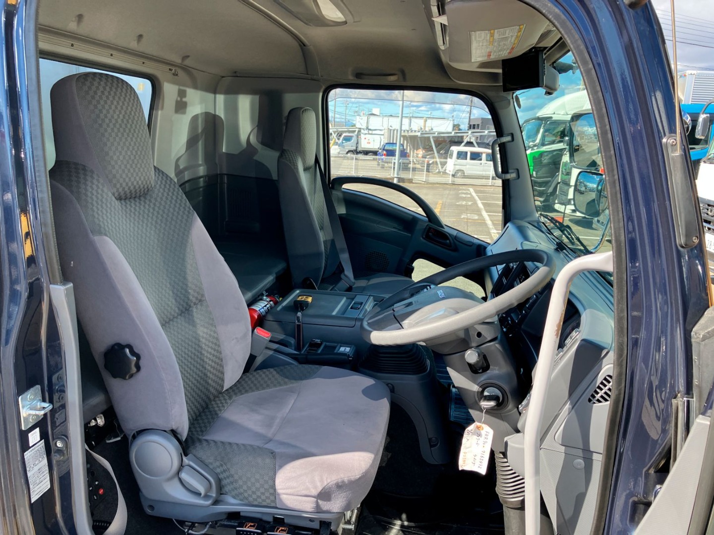乗車定員は2名です。|いすゞ フォワード 2RG-FRR90T2(2WD)の写真5