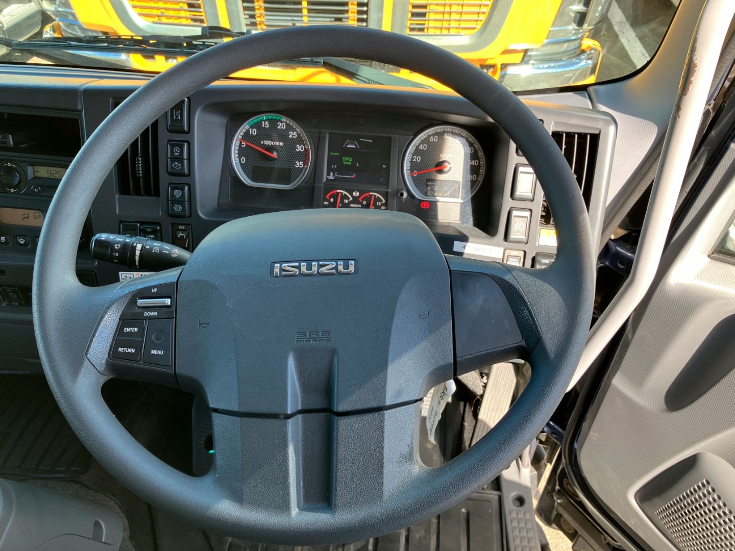 メーター周りの状態です。ハンドルにスレがあります|いすゞ フォワード 2RG-FRR90T2(2WD)の写真31