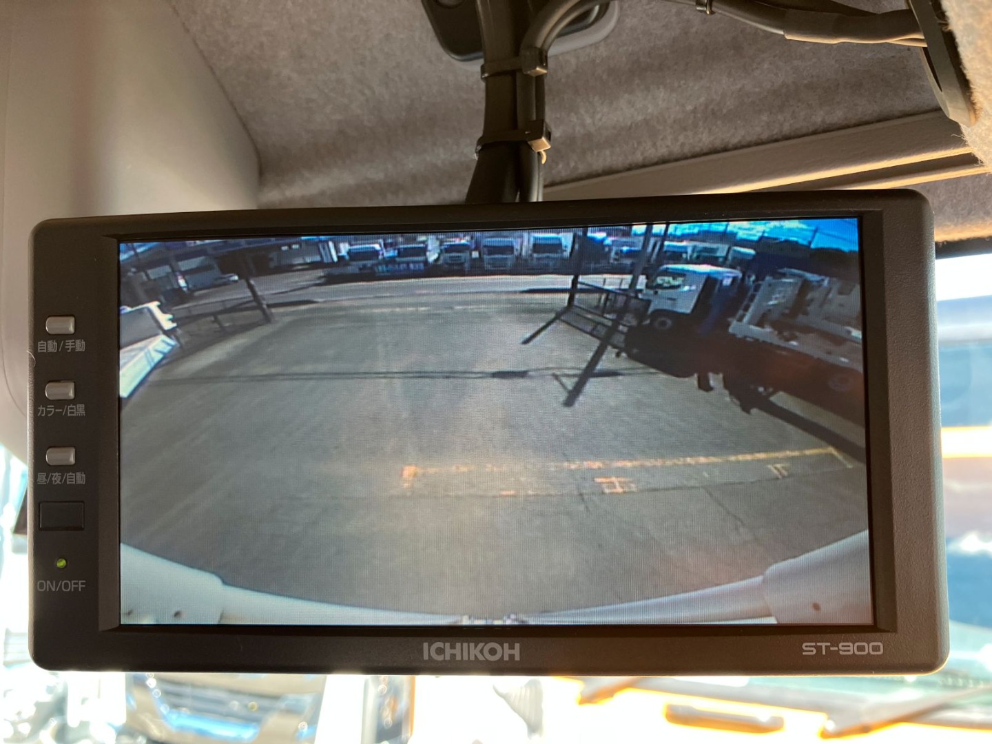 液晶バックモニター付きです。|いすゞ フォワード 2RG-FRR90T2(2WD)の写真35