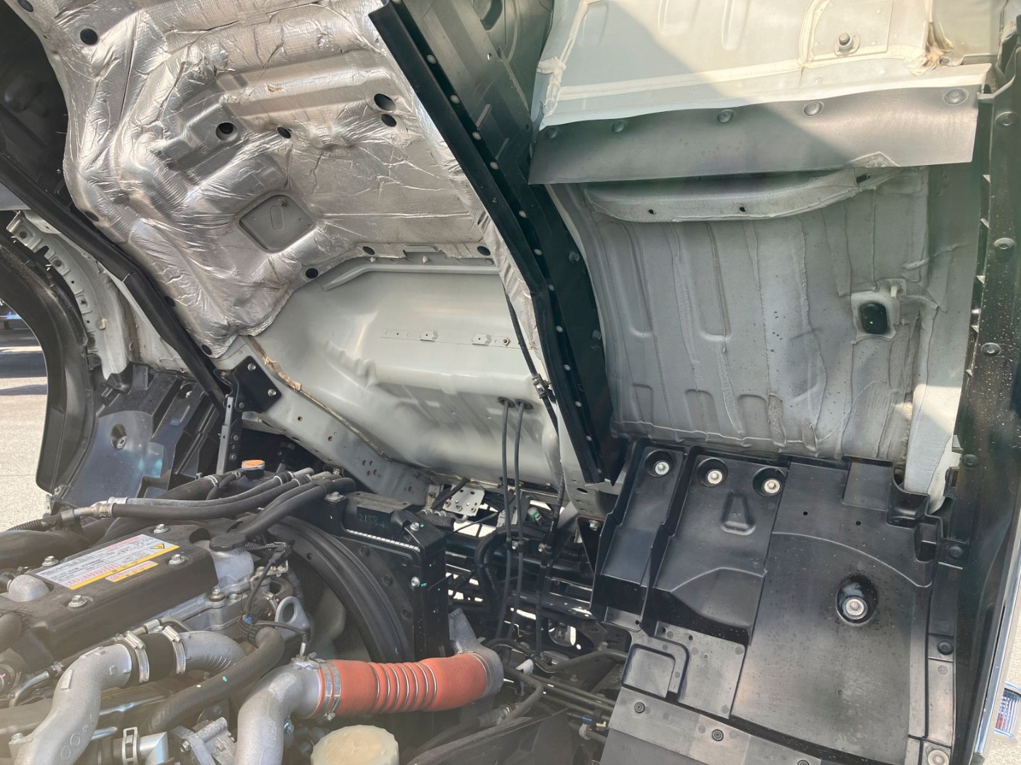 キャブ裏側の状態です。|いすゞ フォワード 2RG-FRR90T2(2WD)の写真42