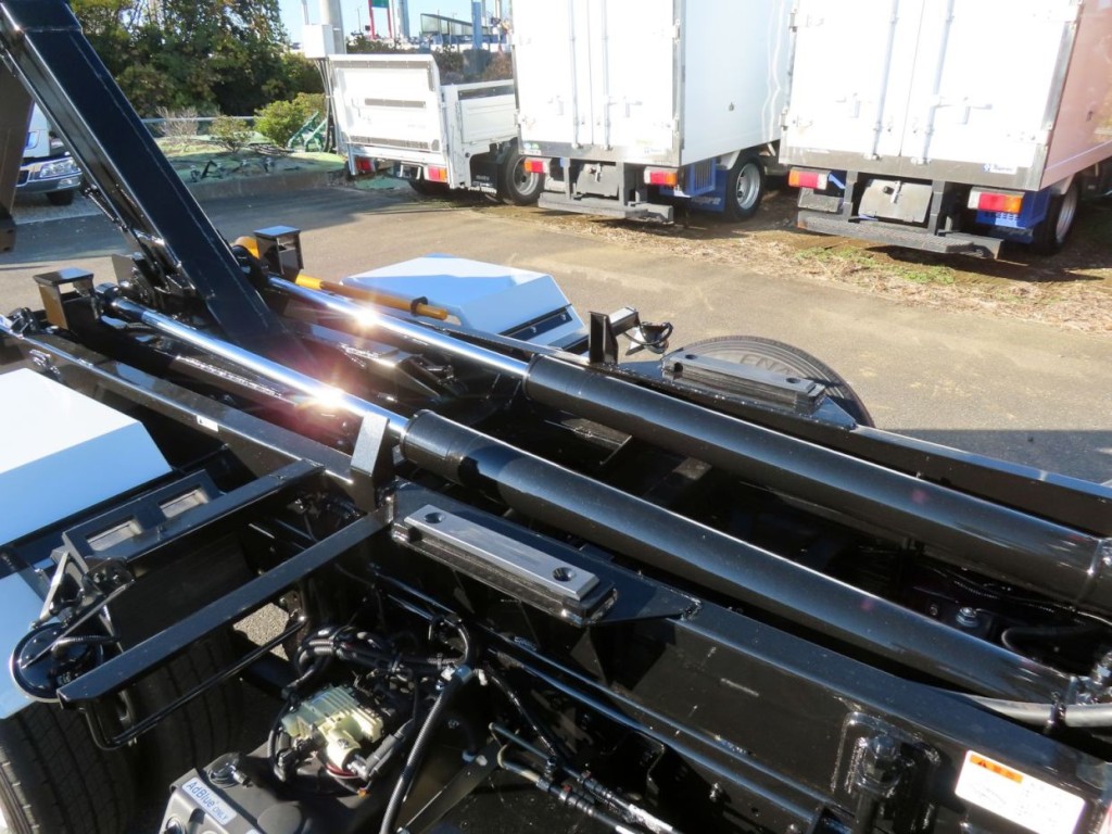 ツインシリンダーです。|三菱 キャンター 2RG-FBAV0(2WD)の写真7