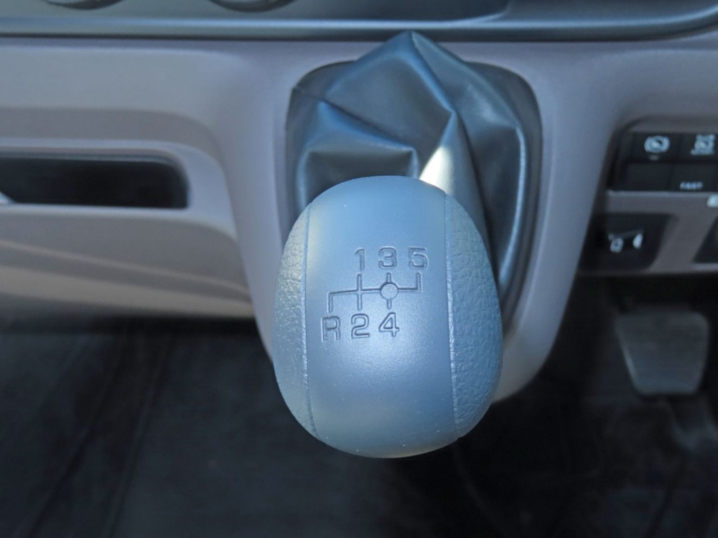 三菱 キャンター 2RG-FBAV0(2WD)の写真15