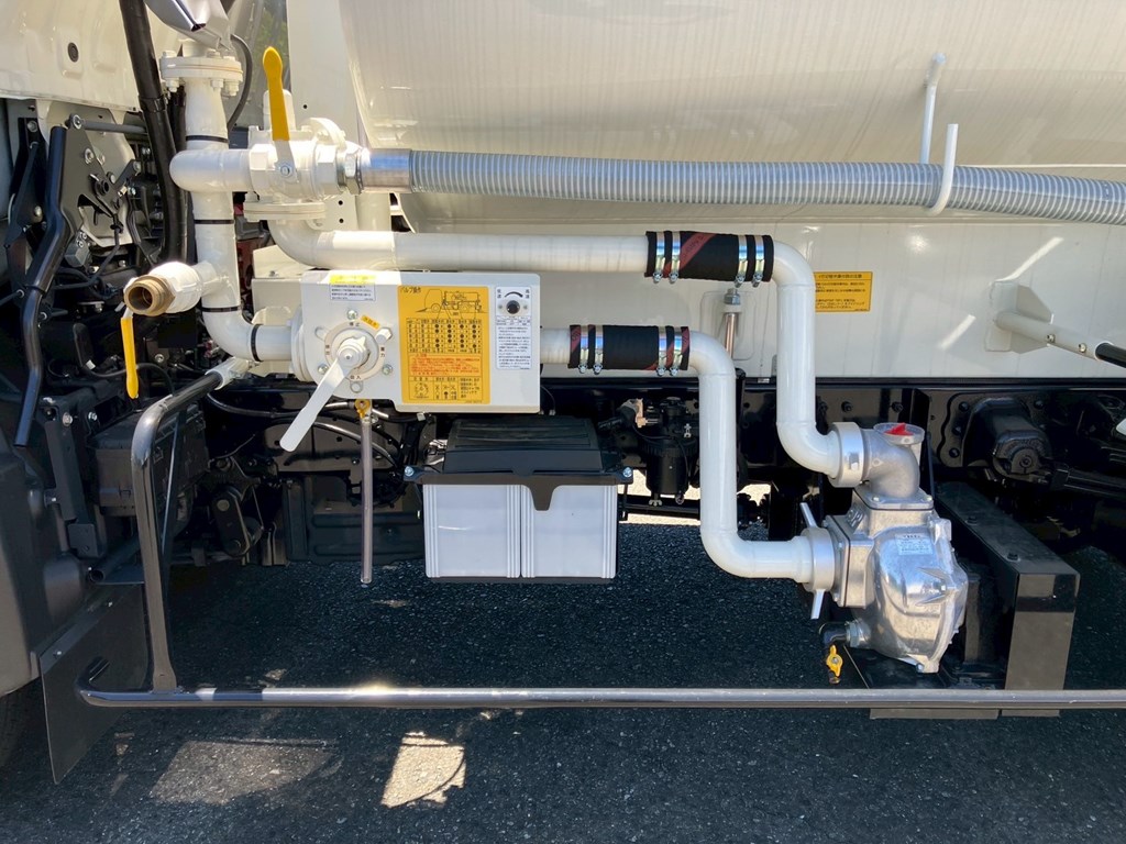 助手席側の配管周りの状態です。|日野 デュトロ 2KG-XZU700M(2WD)の写真13