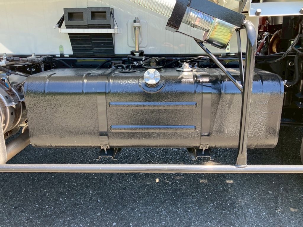 燃料タンクは100Lです。|日野 デュトロ 2KG-XZU700M(2WD)の写真20