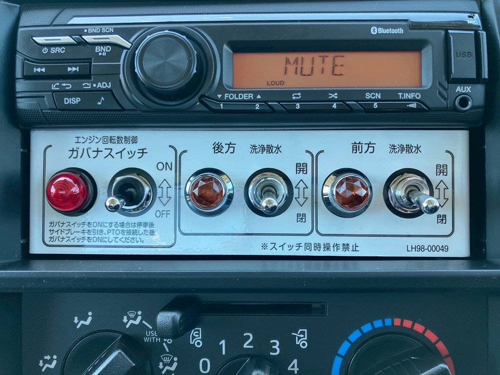 散水スイッチです。|日野 デュトロ 2KG-XZU700M(2WD)の写真23