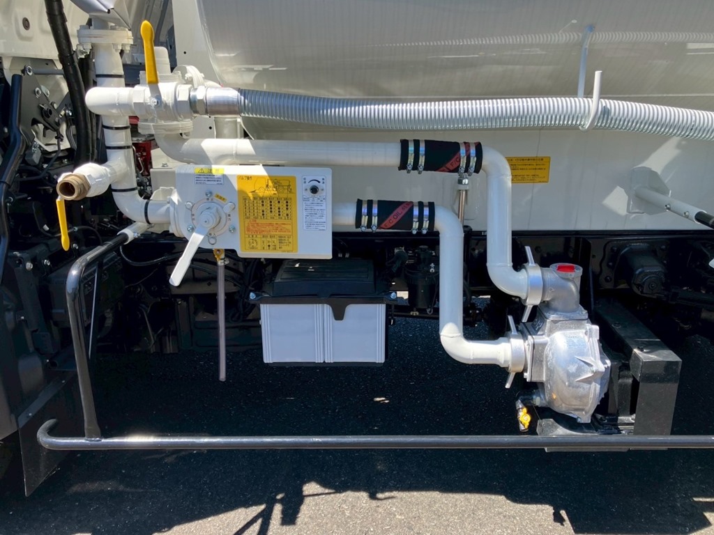 助手席側の配管周りの状態です。|日野 デュトロ 2KG-XZU700M(2WD)の写真13
