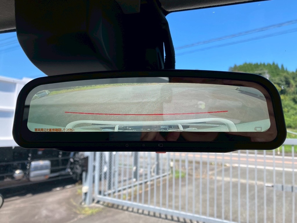 ルームミラーは、バックモニターに切り替わります。|日野 デュトロ 2KG-XZU700M(2WD)の写真21