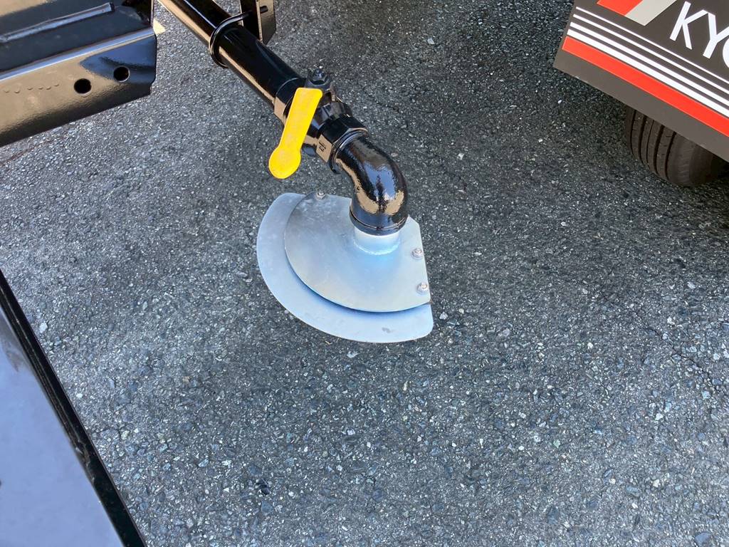 後方は重力散水です。|日野 デュトロ 2KG-XZU700M(2WD)の写真18