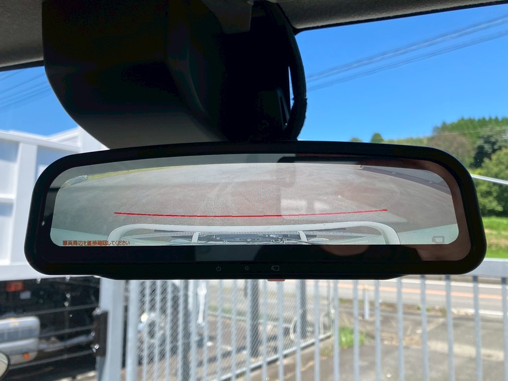ルームミラーは、バックモニターに切り替わります。|日野 デュトロ 2KG-XZU700M(2WD)の写真21