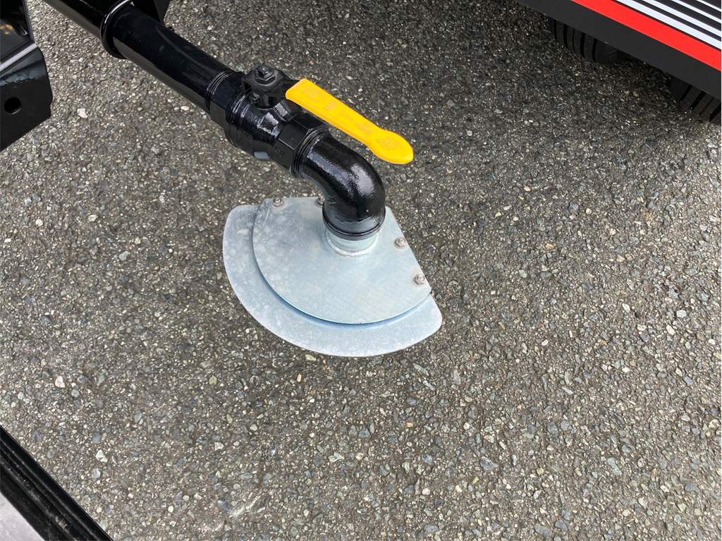 後方は重力散水です。|日野 デュトロ 2KG-XZU700M(2WD)の写真18