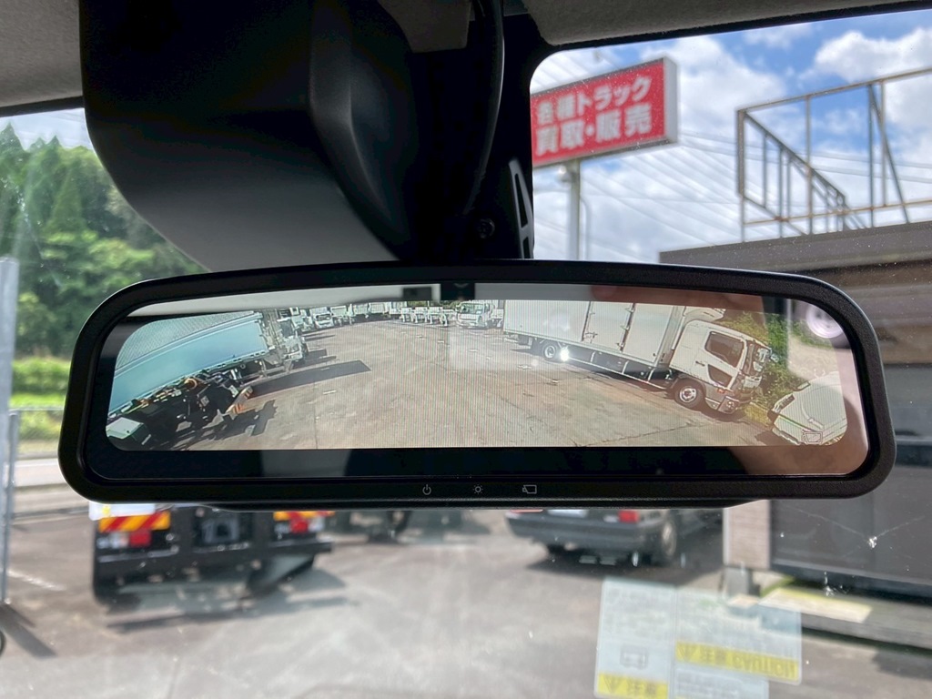 ルームミラーは、バックモニターに切り替わります。|日野 デュトロ 2KG-XZU700M(2WD)の写真21