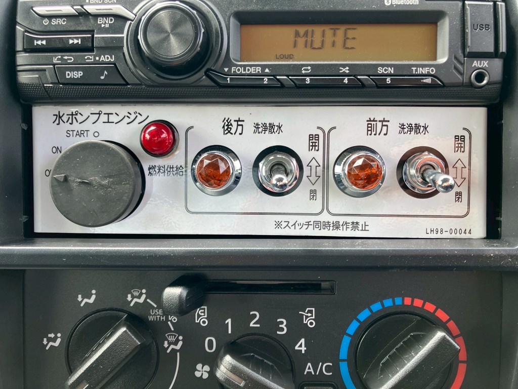 散水スイッチです。|日野 デュトロ 2KG-XZU700M(2WD)の写真23