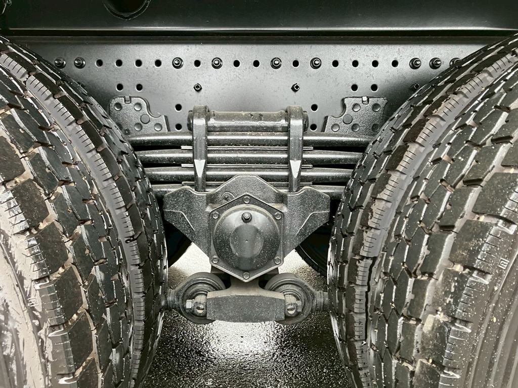 リーフサスです。|日野 プロフィア 2DG-FS1AHEの写真5