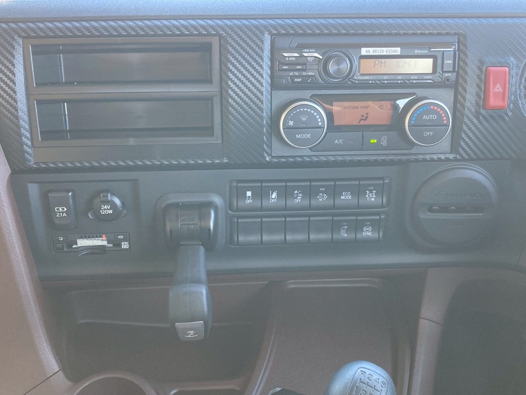 インパネ周りの状態です。|日野 プロフィア 2DG-FS1AJEの写真21