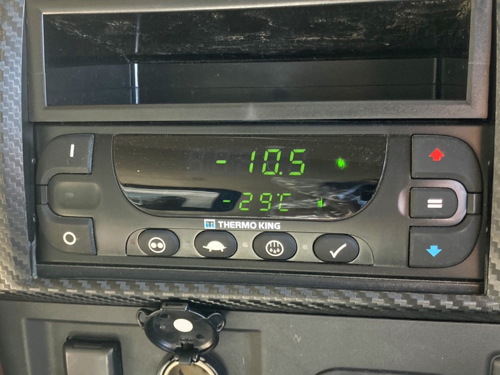 冷凍機は、-29℃設定(低温仕様) 17.2℃スタート 2Hで-10.5℃確認済みです。|日野 プロフィア 2DG-FW1AHCの写真19