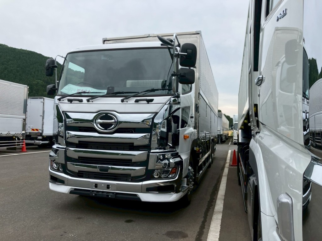 日野 プロフィア 2DG-FR1AHCの写真1