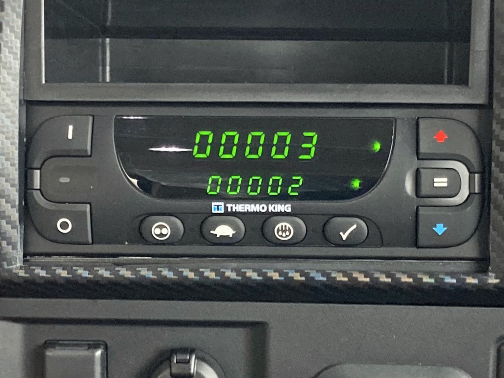 アワメーター 及び スタンバイアワメーターです。|日野 プロフィア 2DG-FR1AHCの写真23