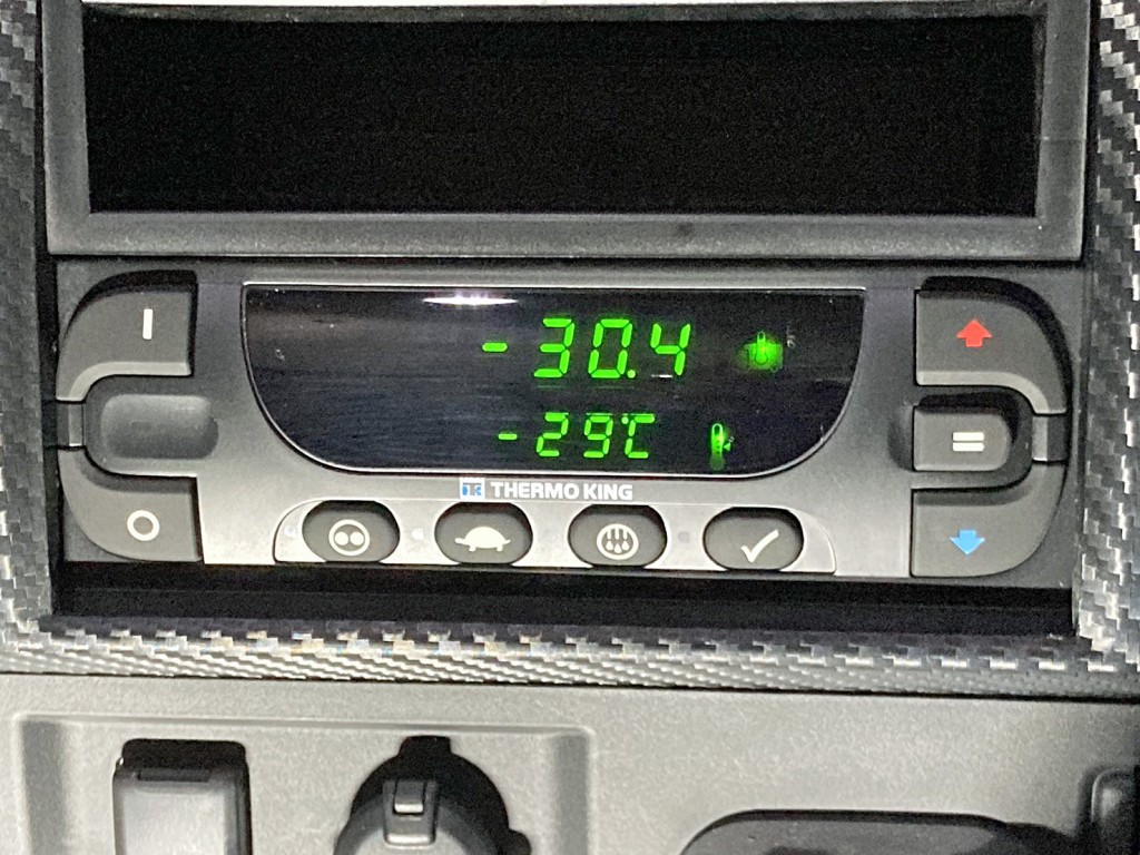 冷凍機は、-29℃設定(低温仕様) 8.2℃スタート 2Hで-30.4℃確認済みです。|日野 プロフィア 2DG-FW1AHCの写真35