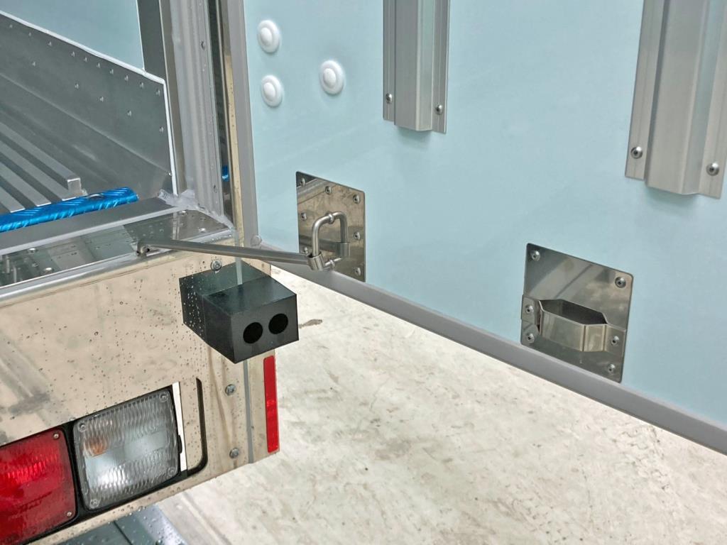 運転席ドアのストッパーの状態です。|日野 レンジャー 2KG-FD2ABG(2WD)の写真11