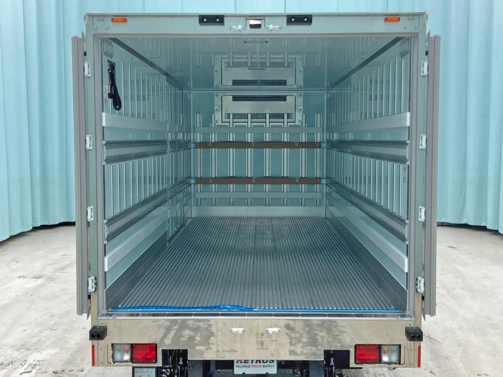 門口周りはステンレス製です。|日野 レンジャー 2KG-FD2ABG(2WD)の写真12