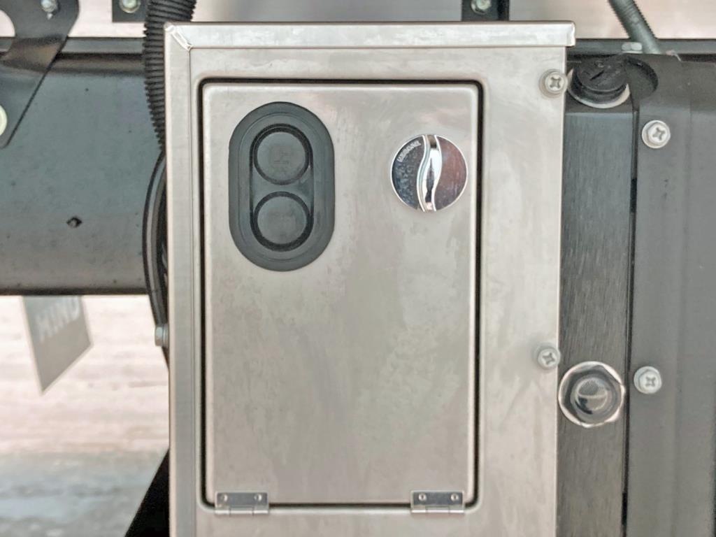 ゲートの昇降スイッチです。|日野 レンジャー 2KG-FD2ABG(2WD)の写真18