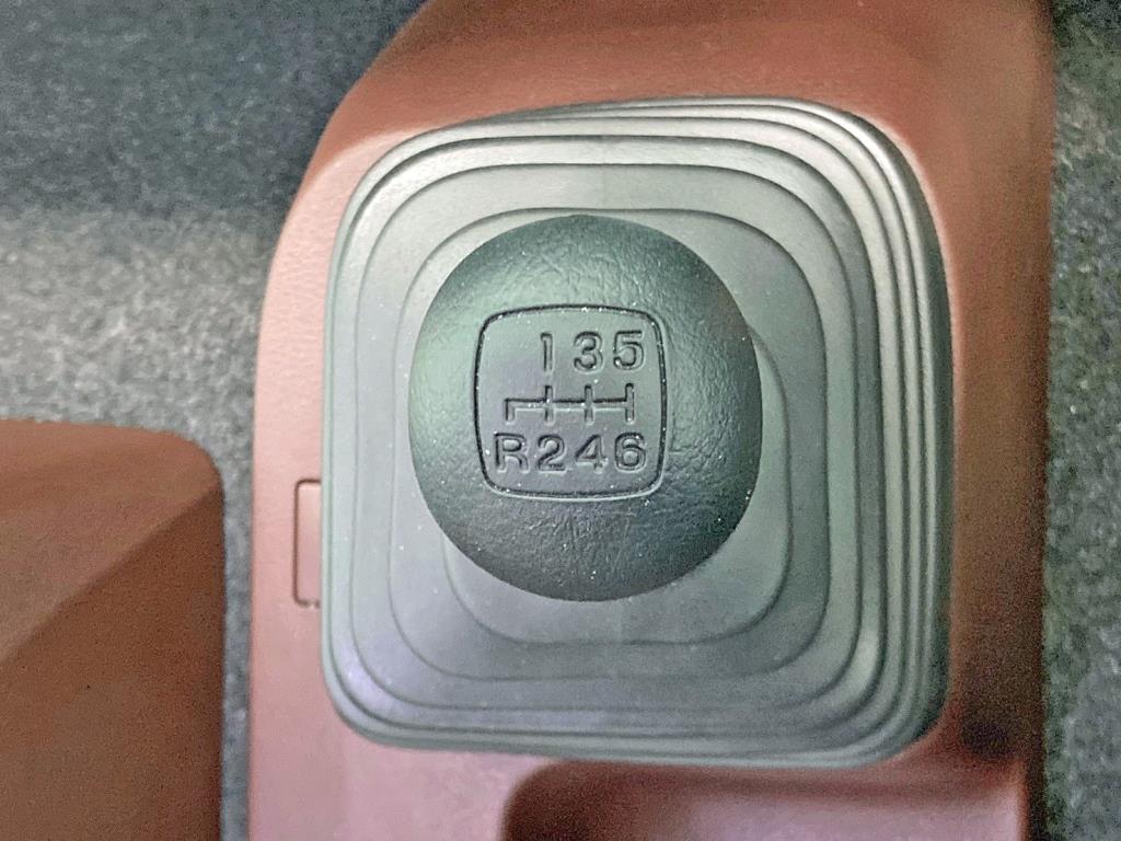 MT6速です。|日野 レンジャー 2KG-FD2ABG(2WD)の写真31