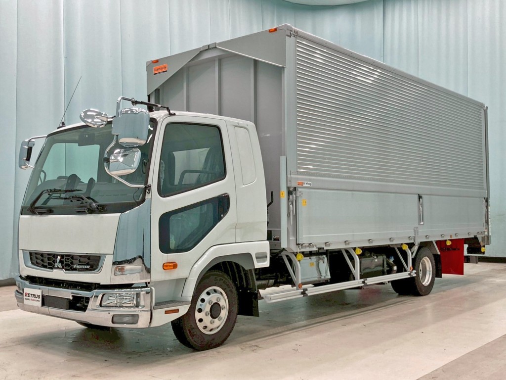 フロント周り、メッキパーツで飾っています。|三菱 ファイター 2KG-FK65Fの写真2