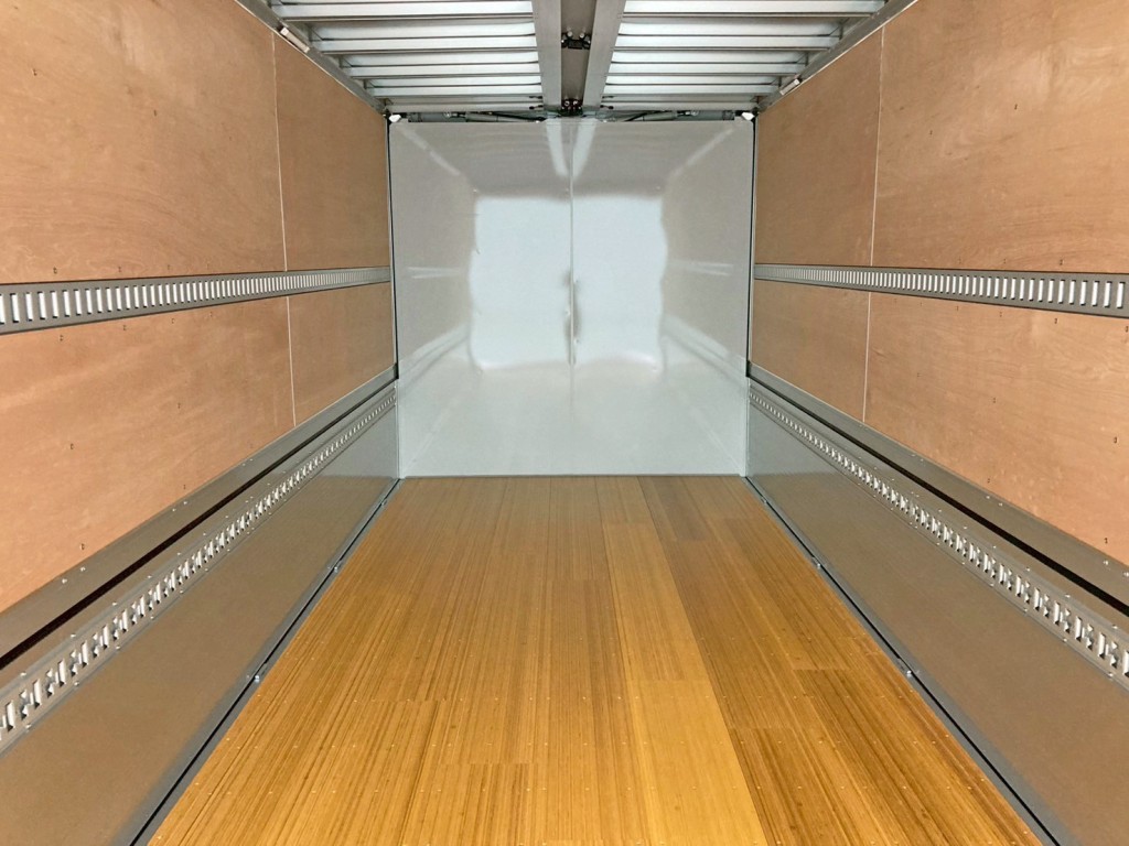 床は板張りです。|三菱 ファイター 2KG-FK65Fの写真20