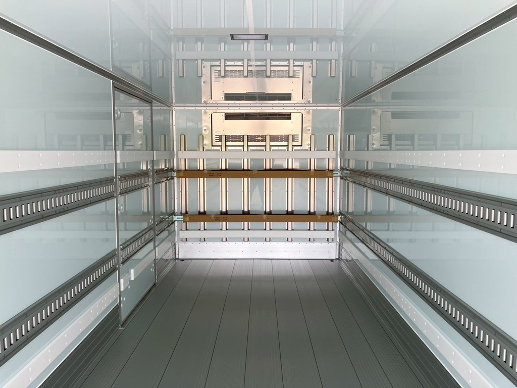 床はシステムフロアでアルミ製です。|日野 レンジャー 2KG-FD2ABG(2WD)の写真13