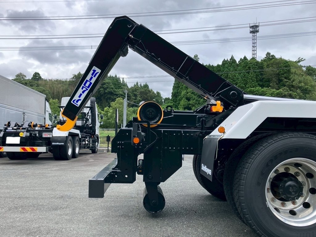 ジャッキは油圧式です。|日野 プロフィア 2DG-FS1AJEの写真12