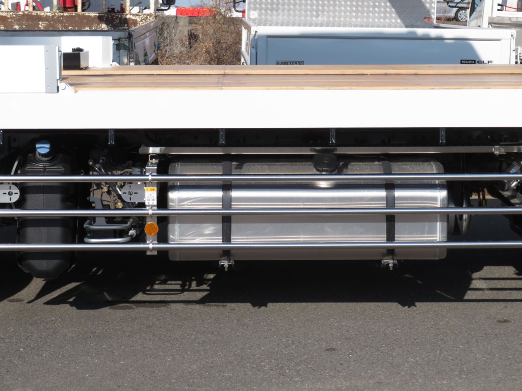 燃料タンクは300Lです。|三菱 スーパーグレート 2PG-FS80VZの写真19