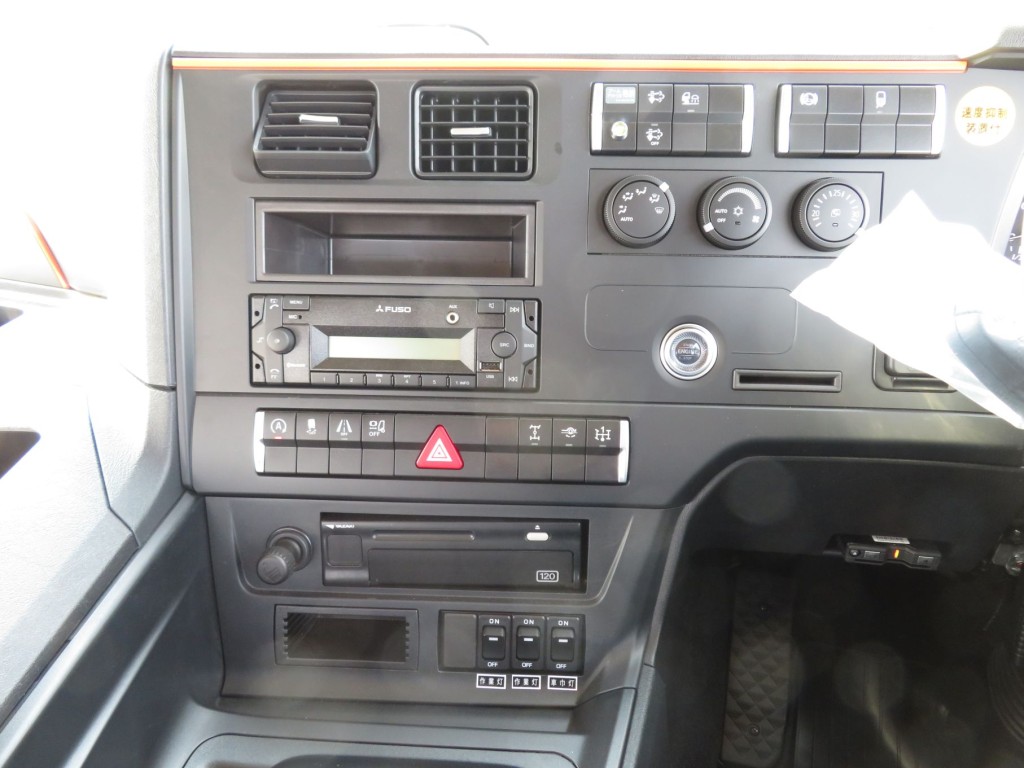 インパネ周りの状態です。|三菱 スーパーグレート 2PG-FS80VZの写真21