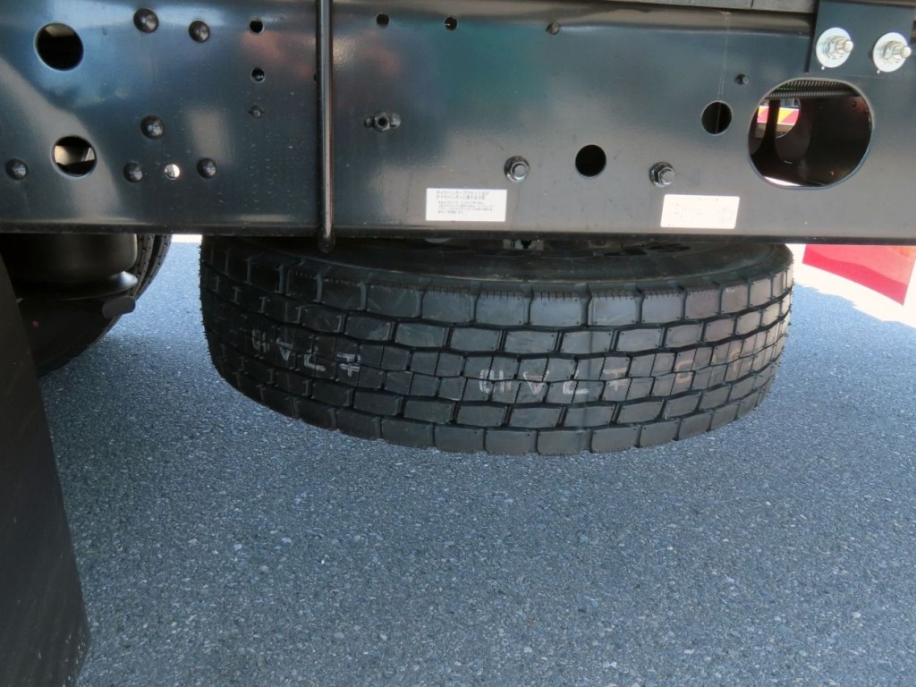 スペアタイヤ付きです。|三菱 ファイター 2KG-FK65F(2WD)の写真17