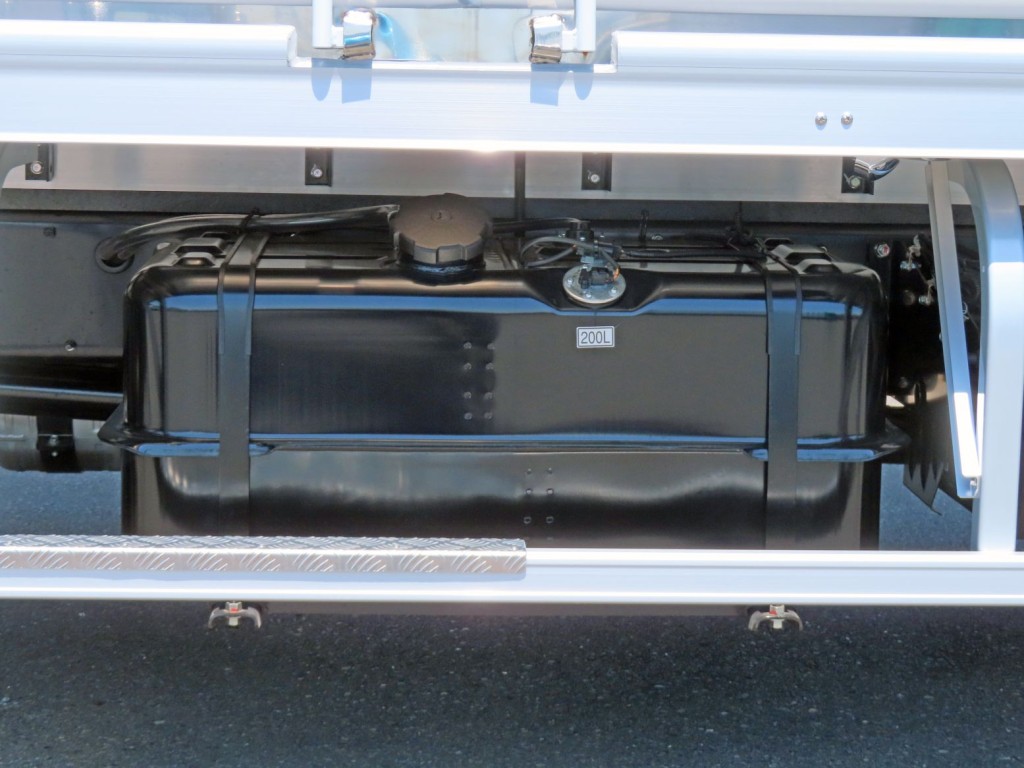 燃料タンクは200Lです。|三菱 ファイター 2KG-FK65F(2WD)の写真18