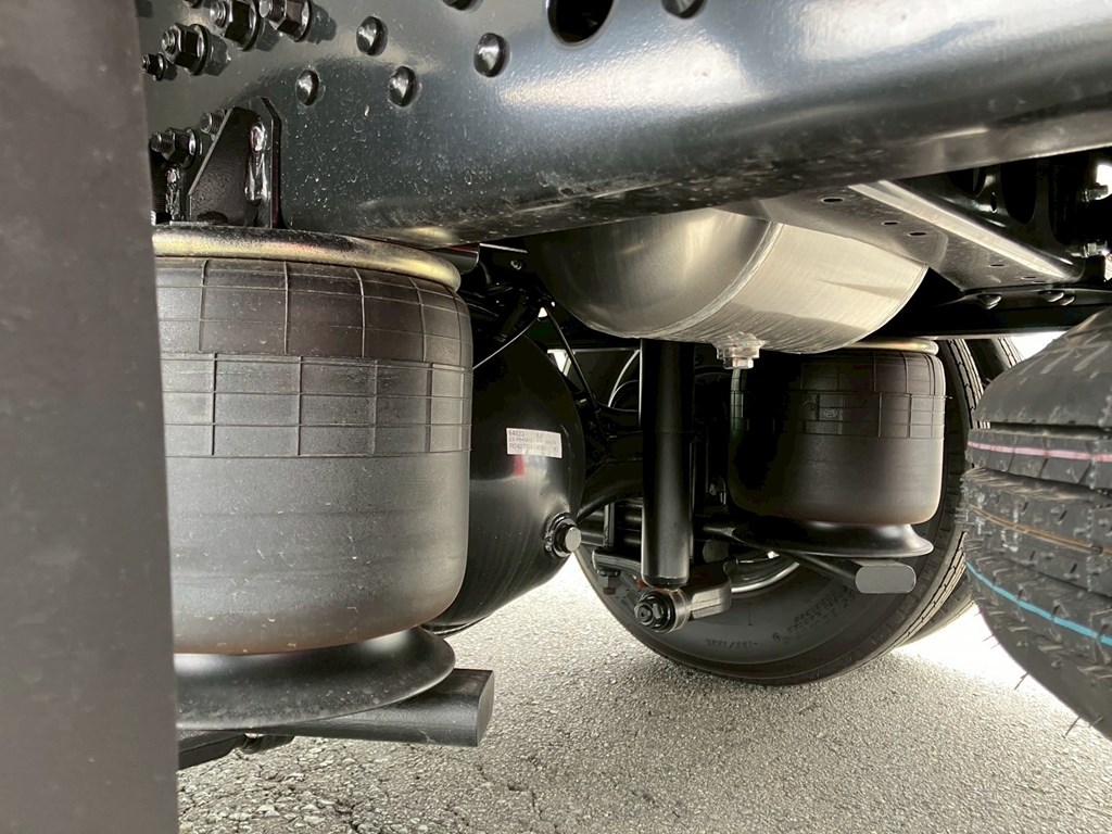 エアサスです。|三菱 ファイター 2KG-FK65F(2WD)の写真5