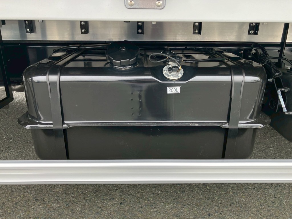 燃料タンクは200Lです。|三菱 ファイター 2KG-FK65F(2WD)の写真20