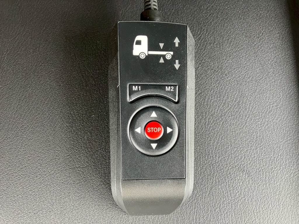 エアサスのコントローラーです。|三菱 ファイター 2KG-FK65F(2WD)の写真22